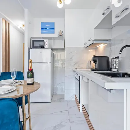 Elegant Avec Terrasse Proche Tramway Apartment