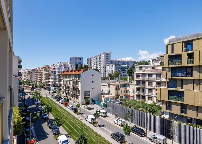 Elegant Avec Terrasse Proche Tramway شقة